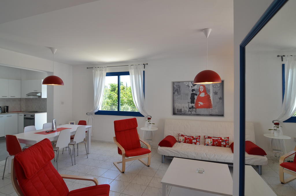 Sea Breeze Villas Argaka Room photo
